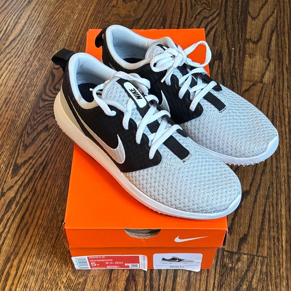 Boys Nike Golf  5Y Roshe G Jr - Picture 1 of 4